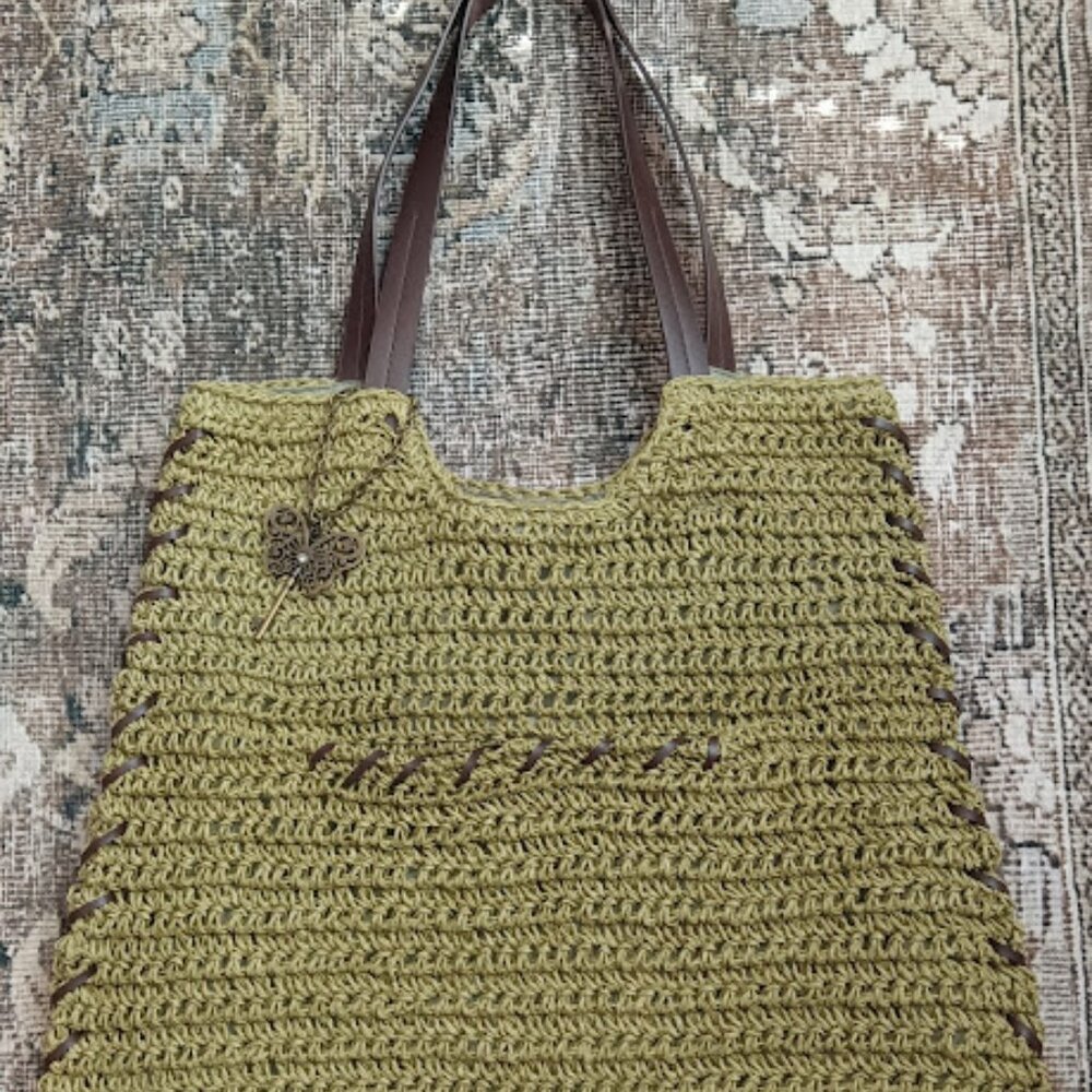 Sun N’ Sand Medium Natural Crochet Shoulder Tote Green Brown Butterfly Bag Charm - Picture 1 of 10